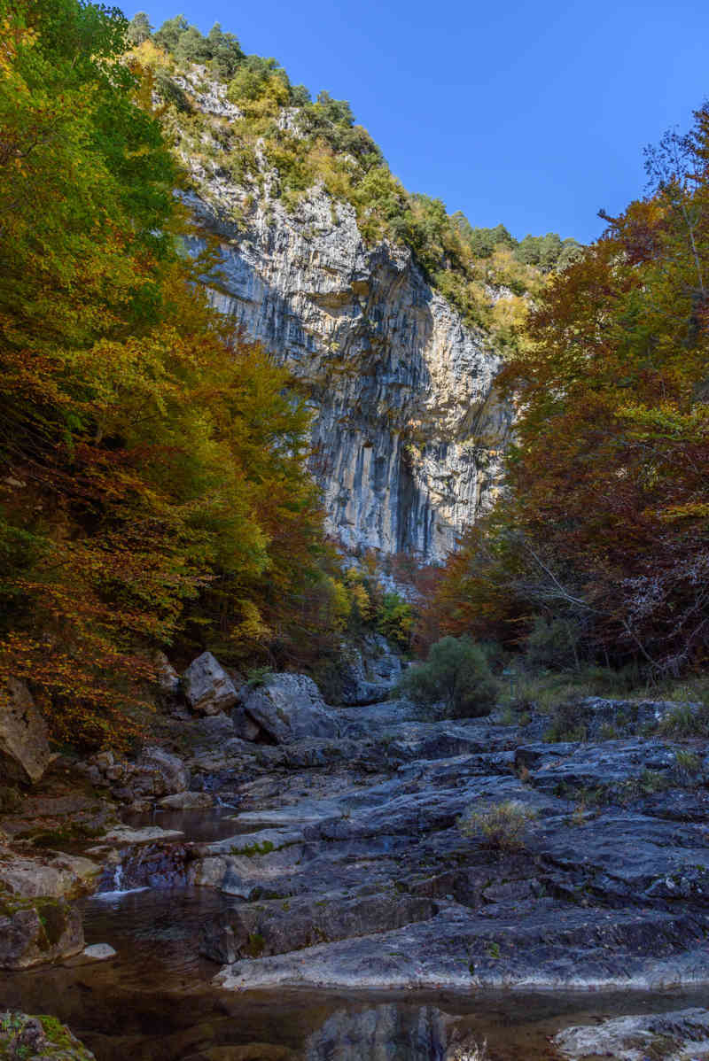 Huesca - parque nacional de Ordesa y Monte Perdido - valle de Escuaín 22 - garganta de Escuaín.jpg